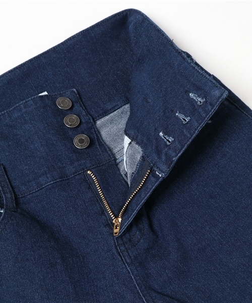 Honeys(ハニーズ)の「ハイウエストスキニーパンツ(デニムパンツ・レディース・ライトインディゴブルー/インディゴブルー/ワンウォッシュ・L/M/S)」の11枚目の写真