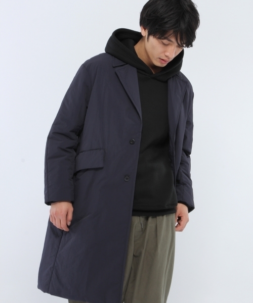 LAKOLE（ラコレ）の「【防風/撥水】中綿チェスターコート / LAKOLE（チェスターコート・メンズ・ネイビー/ブラック・MEDIUM/LARGE）」の2枚目の写真