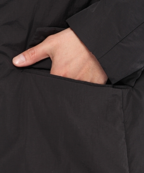 LAKOLE（ラコレ）の「【防風/撥水】中綿チェスターコート / LAKOLE（チェスターコート・メンズ・ネイビー/ブラック・MEDIUM/LARGE）」の9枚目の写真
