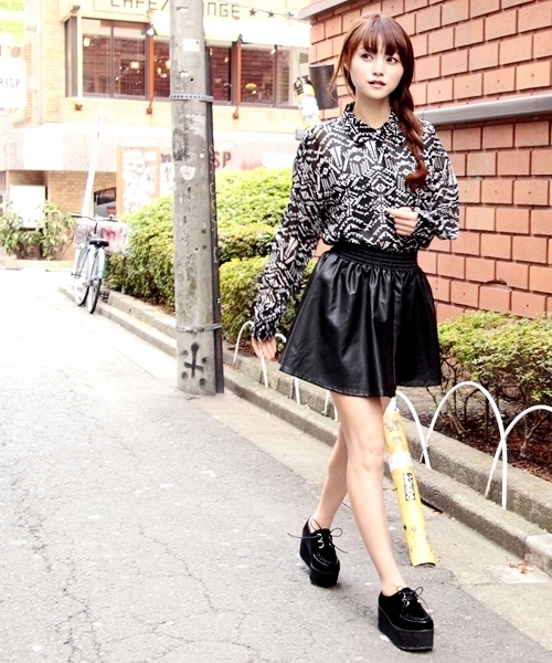 WEGO（ウィゴー）の「フェイクレザーフレアスカート（スカート）」 - WEAR