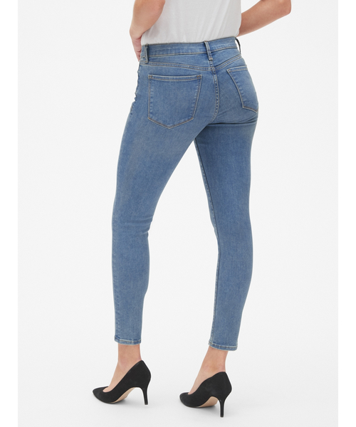 GAP（ギャップ）の「ミッドライズ トゥルースキニージーンズ（スカルプト）（デニムパンツ・レディース・ブルー系その他・28inch/29inch/24inch/25inch/26inch/27inch/23inch）」の5枚目の写真