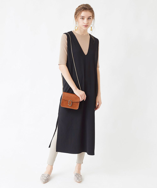 titivate（ティティベイト）の「深Vネックスリットワンピース/ジャンパースカート（ジャンパースカート・レディース・ブラック/ベージュ/ネイビー/カーキ・S/M）」の8枚目の写真