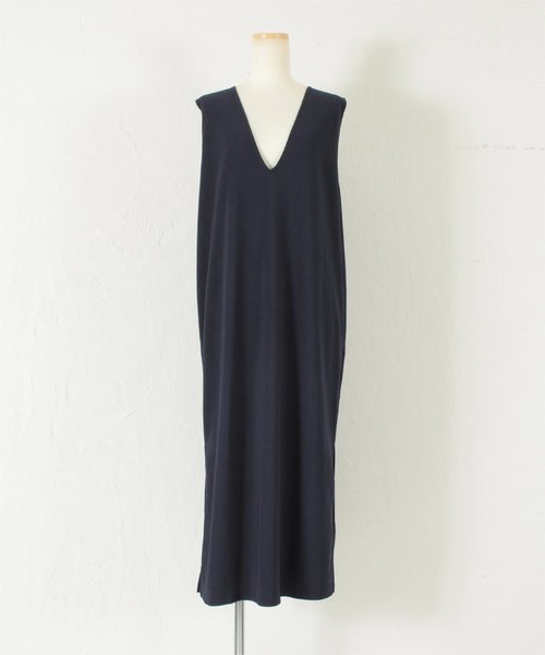 titivate（ティティベイト）の「深Vネックスリットワンピース/ジャンパースカート（ジャンパースカート・レディース・ブラック/ベージュ/ネイビー/カーキ・S/M）」の9枚目の写真