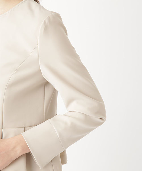 JILL STUART(ジルスチュアート)の「◆《Endy ROBE》グレタスーツペプラムジャケット(ノーカラージャケット・レディース・ブラック/ベージュ・SMALL/MEDIUM)」の3枚目の写真