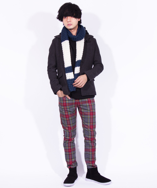 ８(eight)（エイト）の「ワッフル ライン ロングマフラー（マフラー・メンズ・ブラック×グレー/ブラック×ホワイト/ネイビー×ホワイト・FREE）」の7枚目の写真