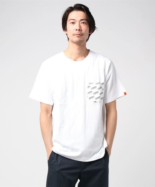 UNIVERSAL OVERALL（ユニバーサルオーバーオール）の「[UNIVERSAL OVERALL/ユニバーサルオーバーオール] 別注 モノグラムポケットTシャツ（Tシャツ/カットソー・メンズ・ホワイト/ブラック/ネイビー/ホワイト系その他/オレンジ・S/M/L/XL）」の2枚目の写真