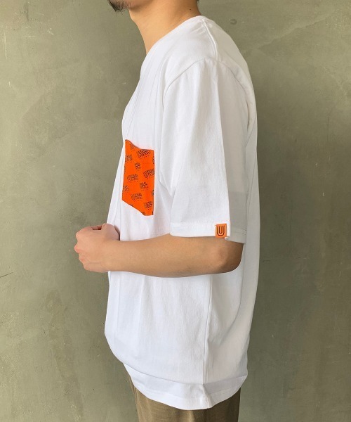 UNIVERSAL OVERALL（ユニバーサルオーバーオール）の「[UNIVERSAL OVERALL/ユニバーサルオーバーオール] 別注 モノグラムポケットTシャツ（Tシャツ/カットソー・メンズ・ホワイト/ブラック/ネイビー/ホワイト系その他/オレンジ・S/M/L/XL）」の19枚目の写真