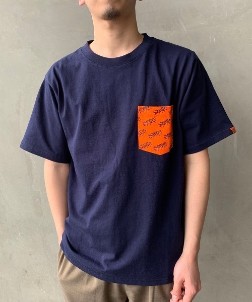 UNIVERSAL OVERALL（ユニバーサルオーバーオール）の「[UNIVERSAL OVERALL/ユニバーサルオーバーオール] 別注 モノグラムポケットTシャツ（Tシャツ/カットソー・メンズ・ホワイト/ブラック/ネイビー/ホワイト系その他/オレンジ・S/M/L/XL）」の12枚目の写真