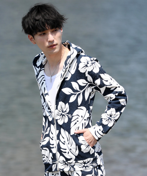 TopIsm（トップイズム）の「パイル生地ハイビスカス柄セットアップ