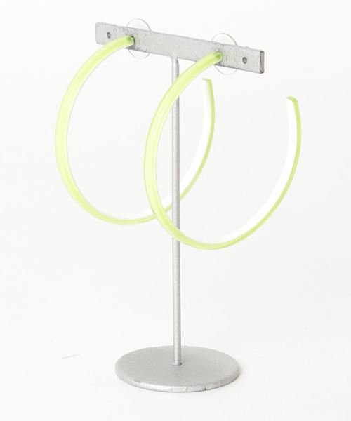petitcro(プティクロ)の「color フープピアス(ピアス(両耳用)・レディース・オレンジ/レッド/その他/ピンク/ブルー/グリーン/ライトブルー/ブラック/ライトパープル・ONE SIZE)」の2枚目の写真