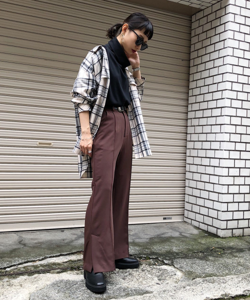 PAGEBOY(ページボーイ)の「ストレッチピンタックフレア2(その他パンツ・レディース・ブラック/ダークブラウン・SMALL/MEDIUM)」の8枚目の写真
