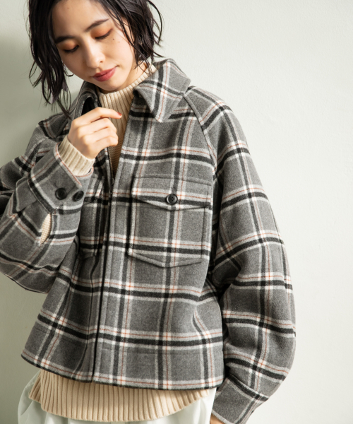 LOWRYS FARM（ローリーズファーム）の「メリノZIPブルゾン　847134（その他アウター・レディース・ベージュ/グレー・FREE）」の2枚目の写真