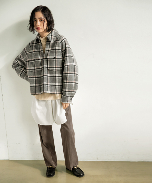 LOWRYS FARM（ローリーズファーム）の「メリノZIPブルゾン　847134（その他アウター・レディース・ベージュ/グレー・FREE）」の4枚目の写真