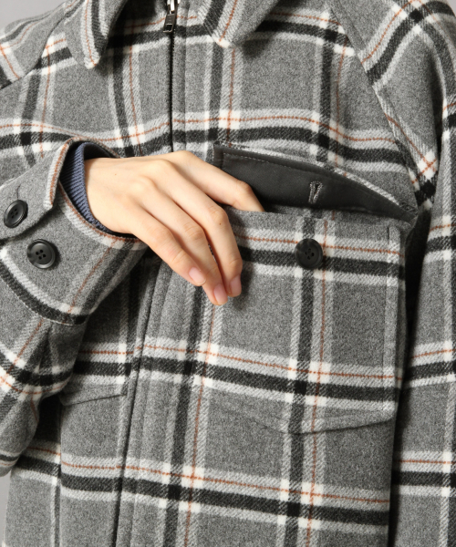 LOWRYS FARM（ローリーズファーム）の「メリノZIPブルゾン　847134（その他アウター・レディース・ベージュ/グレー・FREE）」の10枚目の写真