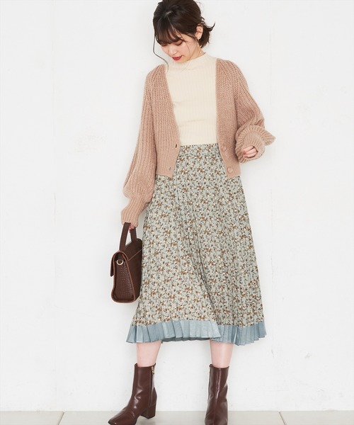 natural couture（ナチュラルクチュール）の「配色サテン柄プリーツスカート（スカート・レディース・ベージュ/オフホワイト/サックスブルー・FREE）」の3枚目の写真