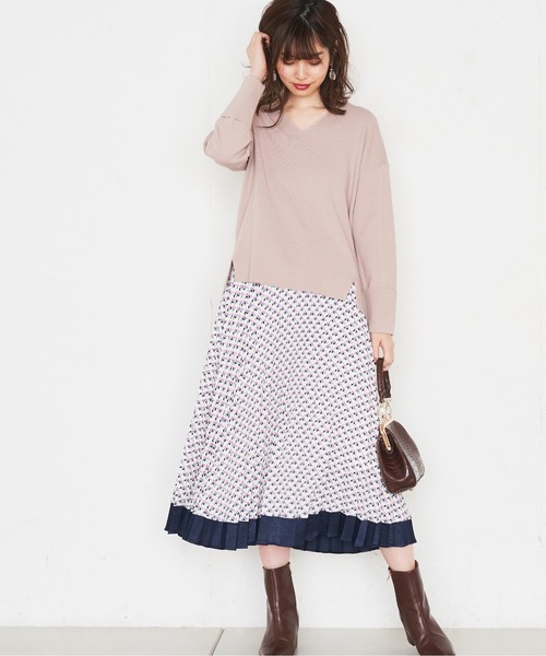 natural couture（ナチュラルクチュール）の「配色サテン柄プリーツスカート（スカート・レディース・ベージュ/オフホワイト/サックスブルー・FREE）」の4枚目の写真