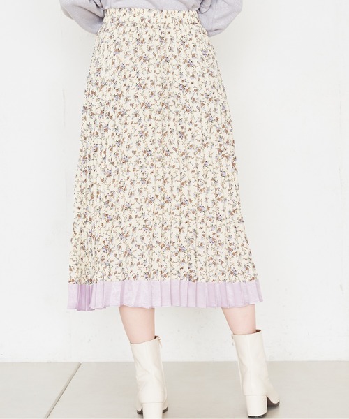 natural couture（ナチュラルクチュール）の「配色サテン柄プリーツスカート（スカート・レディース・ベージュ/オフホワイト/サックスブルー・FREE）」の22枚目の写真