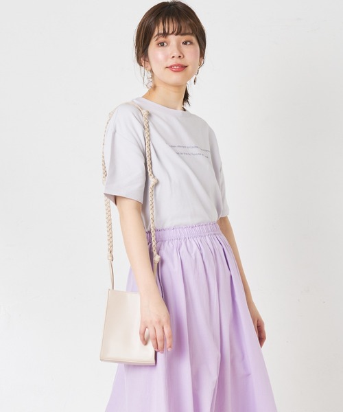 natural couture(ナチュラルクチュール)の「大人ロゴミニ裏毛プルオーバー(Tシャツ/カットソー・レディース・スミクロ/ベージュ/サックスブルー/オフホワイト・FREE)」の4枚目の写真