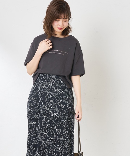 natural couture(ナチュラルクチュール)の「大人ロゴミニ裏毛プルオーバー(Tシャツ/カットソー・レディース・スミクロ/ベージュ/サックスブルー/オフホワイト・FREE)」の10枚目の写真