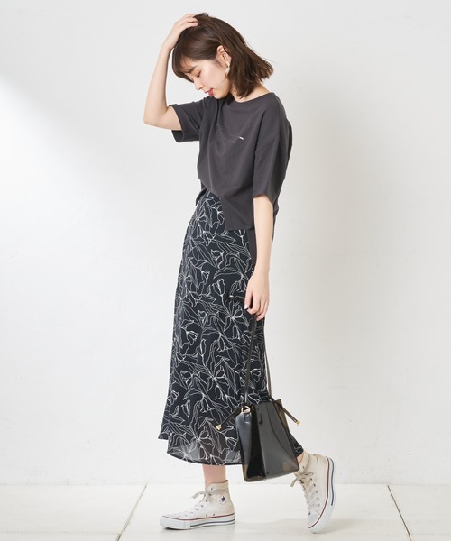 natural couture(ナチュラルクチュール)の「大人ロゴミニ裏毛プルオーバー(Tシャツ/カットソー・レディース・スミクロ/ベージュ/サックスブルー/オフホワイト・FREE)」の9枚目の写真