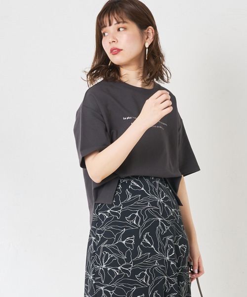 natural couture(ナチュラルクチュール)の「大人ロゴミニ裏毛プルオーバー(Tシャツ/カットソー・レディース・スミクロ/ベージュ/サックスブルー/オフホワイト・FREE)」の11枚目の写真