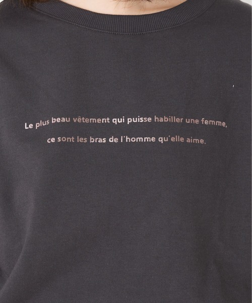 natural couture(ナチュラルクチュール)の「大人ロゴミニ裏毛プルオーバー(Tシャツ/カットソー・レディース・スミクロ/ベージュ/サックスブルー/オフホワイト・FREE)」の12枚目の写真