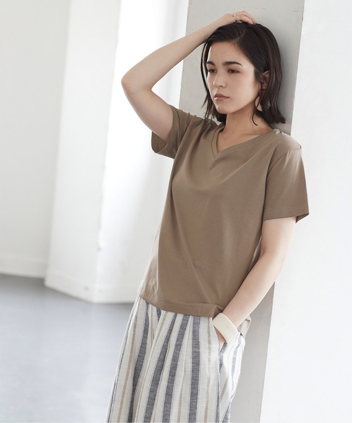 titivate(ティティベイト)の「ベーシックVネックTシャツ(Tシャツ/カットソー・レディース・ホワイト/ブラック/モカ/グリーン系その他・S/M/L)」の4枚目の写真