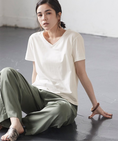 titivate(ティティベイト)の「ベーシックVネックTシャツ(Tシャツ/カットソー・レディース・ホワイト/ブラック/モカ/グリーン系その他・S/M/L)」の8枚目の写真