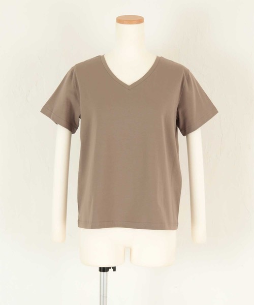 titivate(ティティベイト)の「ベーシックVネックTシャツ(Tシャツ/カットソー・レディース・ホワイト/ブラック/モカ/グリーン系その他・S/M/L)」の16枚目の写真