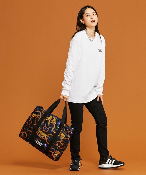 adidas（アディダス）の「バック＆フロント プリント