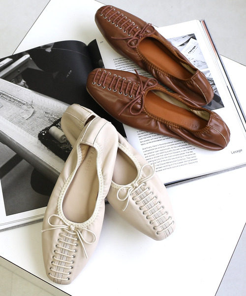 AmiAmi（アミアミ）の「レースアップギャザーバレエシューズ（バレエシューズ・レディース・ブラック/ブラウン/アイボリー/シルバー・L/LL/M/S）」の7枚目の写真