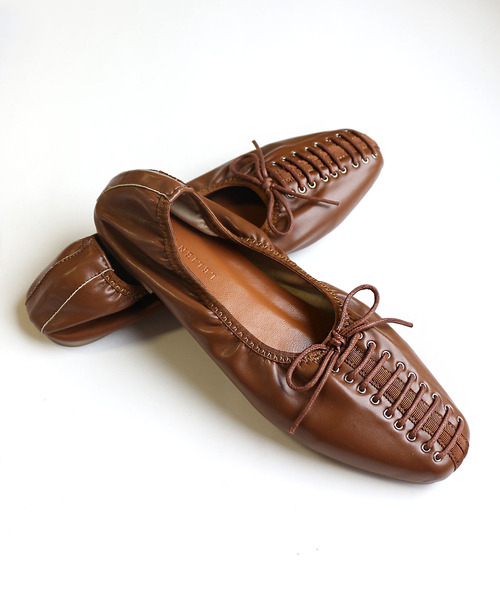 AmiAmi（アミアミ）の「レースアップギャザーバレエシューズ（バレエシューズ・レディース・ブラック/ブラウン/アイボリー/シルバー・L/LL/M/S）」の20枚目の写真