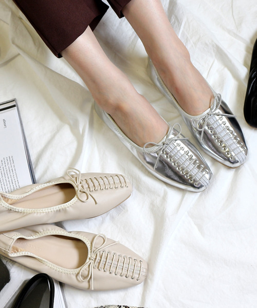 AmiAmi（アミアミ）の「レースアップギャザーバレエシューズ（バレエシューズ・レディース・ブラック/ブラウン/アイボリー/シルバー・L/LL/M/S）」の5枚目の写真