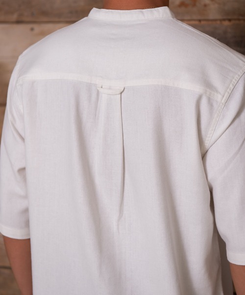 #Re:room（リルーム）の「スタンドカラープルオーバービッグシャツ（シャツ/ブラウス・メンズ・カーキ/ホワイト/ナチュラル・SMALL/MEDIUM）」の19枚目の写真