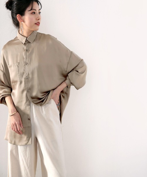 classicalelf（クラシカルエルフ）の「艶々サテンが上品。ヴィンテージサテンオーバーサイズレギュラーカラーシャツ（シャツ/ブラウス・レディース・グレー/アイボリー/モカ/グレイッシュベージュ・MEDIUM/LARGE/X-LARGE）」の5枚目の写真