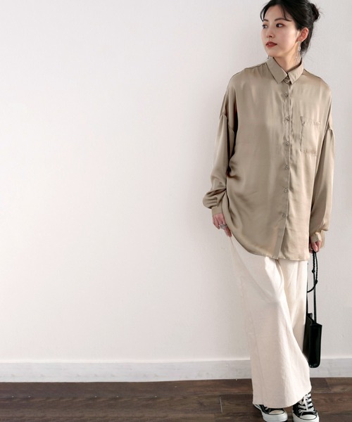 classicalelf（クラシカルエルフ）の「艶々サテンが上品。ヴィンテージサテンオーバーサイズレギュラーカラーシャツ（シャツ/ブラウス・レディース・グレー/アイボリー/モカ/グレイッシュベージュ・MEDIUM/LARGE/X-LARGE）」の6枚目の写真
