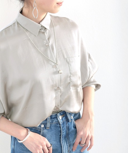 classicalelf（クラシカルエルフ）の「艶々サテンが上品。ヴィンテージサテンオーバーサイズレギュラーカラーシャツ（シャツ/ブラウス・レディース・グレー/アイボリー/モカ/グレイッシュベージュ・MEDIUM/LARGE/X-LARGE）」の12枚目の写真