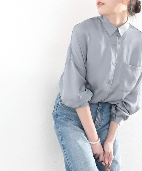 classicalelf（クラシカルエルフ）の「艶々サテンが上品。ヴィンテージサテンオーバーサイズレギュラーカラーシャツ（シャツ/ブラウス・レディース・グレー/アイボリー/モカ/グレイッシュベージュ・MEDIUM/LARGE/X-LARGE）」の15枚目の写真