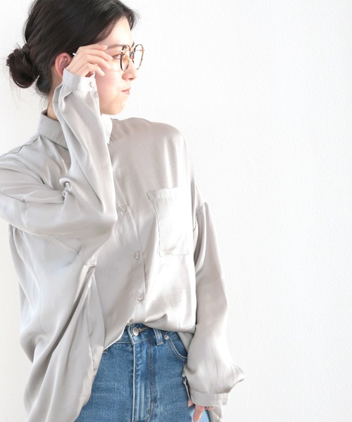 classicalelf（クラシカルエルフ）の「艶々サテンが上品。ヴィンテージサテンオーバーサイズレギュラーカラーシャツ（シャツ/ブラウス・レディース・グレー/アイボリー/モカ/グレイッシュベージュ・MEDIUM/LARGE/X-LARGE）」の17枚目の写真