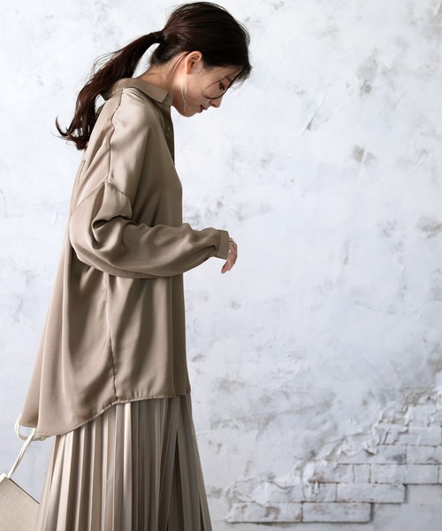 classicalelf（クラシカルエルフ）の「艶々サテンが上品。ヴィンテージサテンオーバーサイズレギュラーカラーシャツ（シャツ/ブラウス・レディース・グレー/アイボリー/モカ/グレイッシュベージュ・MEDIUM/LARGE/X-LARGE）」の21枚目の写真