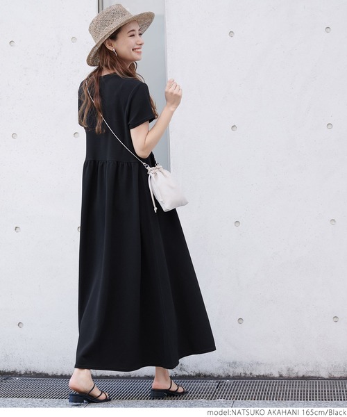 coca（coca）（コカ）の「エンボス加工半袖ギャザーフレアーワンピース（ワンピース・レディース・ブラック/カーキ・ONE SIZE）」の6枚目の写真