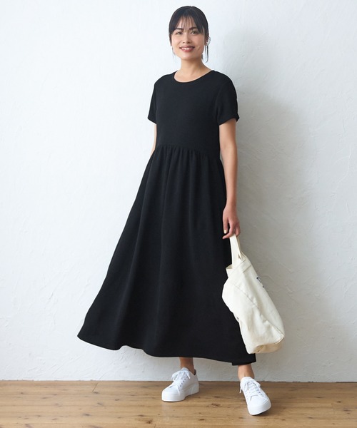 エンボス加工半袖ギャザーフレアーワンピース（ワンピース）｜coca