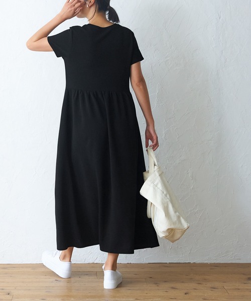 coca（coca）（コカ）の「エンボス加工半袖ギャザーフレアーワンピース（ワンピース・レディース・ブラック/カーキ・ONE SIZE）」の10枚目の写真