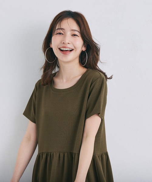 エンボス加工半袖ギャザーフレアーワンピース（ワンピース）｜coca