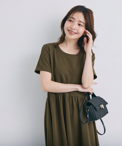 coca（coca）（コカ）の「エンボス加工半袖ギャザーフレアーワンピース（ワンピース・レディース・ブラック/カーキ・ONE SIZE）」の18枚目の写真