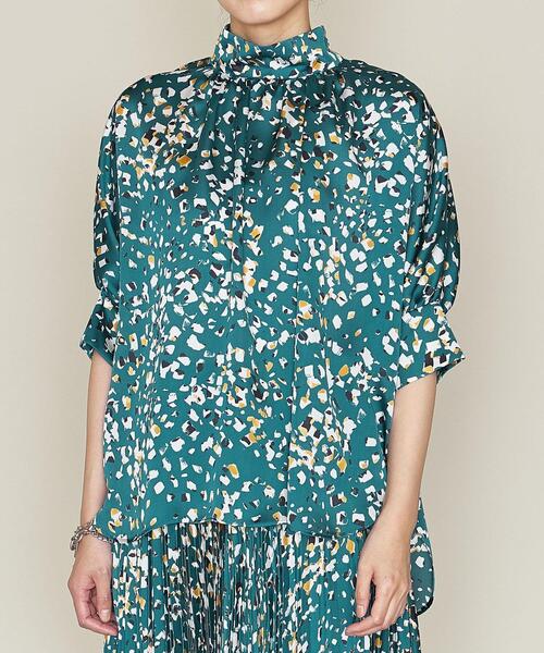 ASTRAET(アストラット)の「<ASTRAET(アストラット)>ストーンプリント ハイネック ギャザーブラウス(シャツ/ブラウス・レディース・ケリー・FREE)」の1枚目の写真