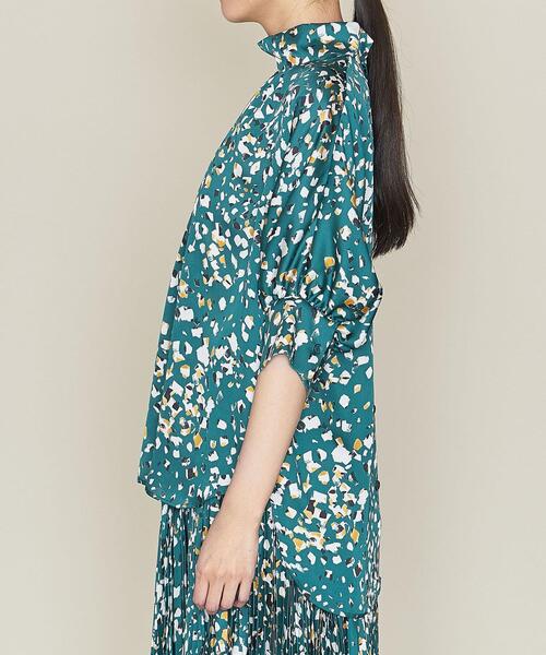 ASTRAET(アストラット)の「<ASTRAET(アストラット)>ストーンプリント ハイネック ギャザーブラウス(シャツ/ブラウス・レディース・ケリー・FREE)」の3枚目の写真
