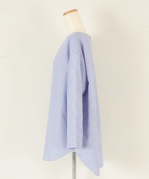 titivate(ティティベイト)の「バック釦ボートネックシャツ(シャツ/ブラウス・レディース・オフホワイト/ライトグレー/ブルー系その他・S/M)」の5枚目の写真