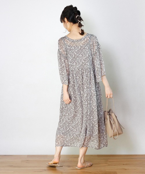Crisp（クリスプ）の「リンクルフラワーワンピース（ワンピース・レディース・ベージュ/ダークグレー・FREE）」の16枚目の写真