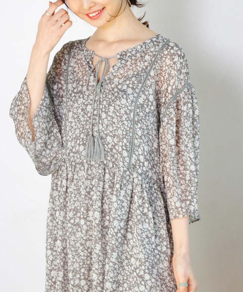 Crisp（クリスプ）の「リンクルフラワーワンピース（ワンピース・レディース・ベージュ/ダークグレー・FREE）」の18枚目の写真